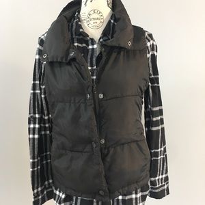 Old Navy black vest with zipper and buttons, S EUC